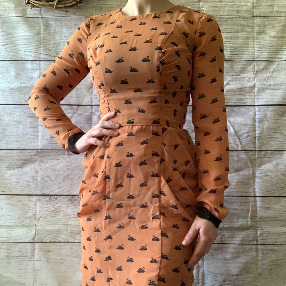 Fitted sheath dress with swan print size 2